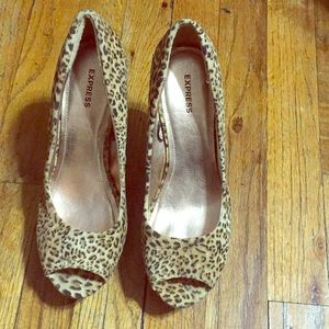 Leopard print suede like wedge